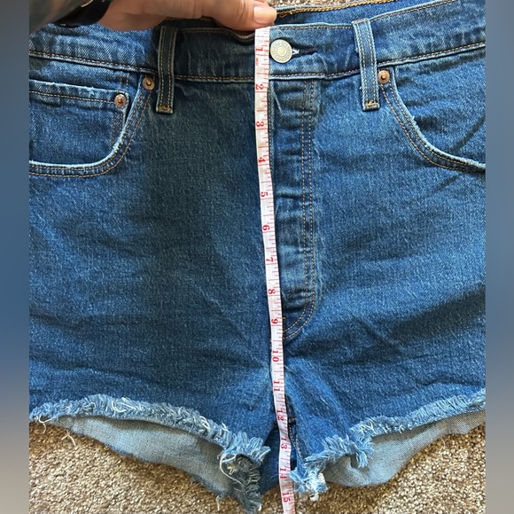 Women’s Levi’s 501 High Waisted Fringe Jean Shorts w/ Button Fly Western Sz 31 - Picture 9 of 12